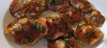 Rovellons o pinetells a la planxa amb picada d'all i julivert